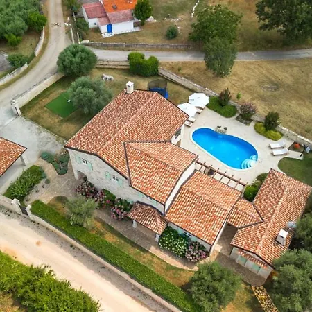 Beautiful Mara With Pool In Sv Lovrec Vila *