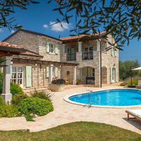 Beautiful Mara With Pool In Sv Lovrec *