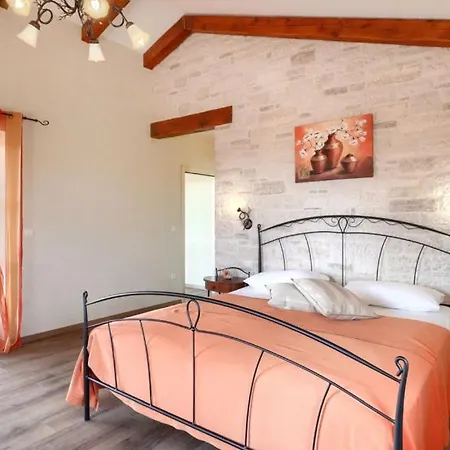 Villa Beautiful Mara With Pool In Sv Lovrec Vosteni