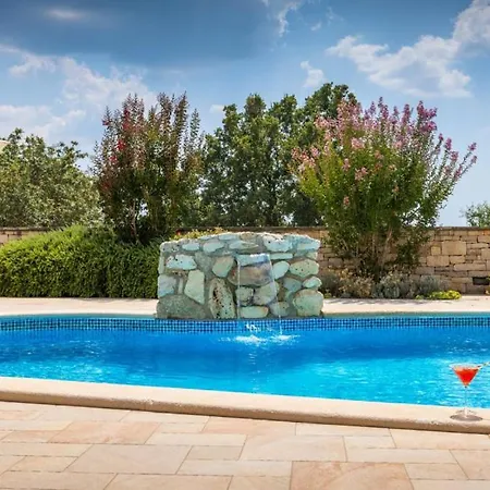 Beautiful Mara With Pool In Sv Lovrec Villa