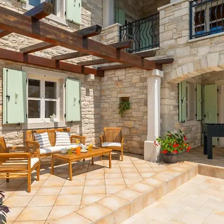 Beautiful Mara With Pool In Sv Lovrec Villa